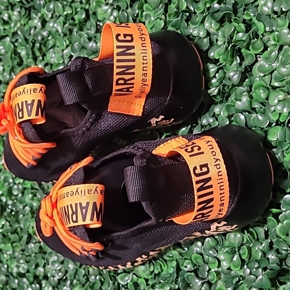 New, 6.5 Women's Shoes - Picture 3 of 6